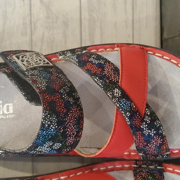 Victoriah Botanicool Sandal | Size 8-8 1/2 - Picture 12 of 16